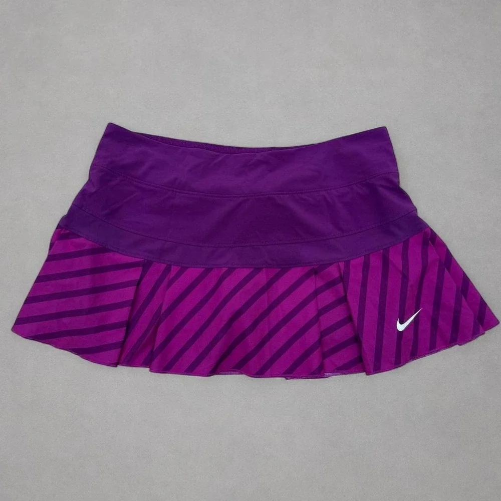 Nike purple tennis skort with diagonal stripes in shades of purple, size M
